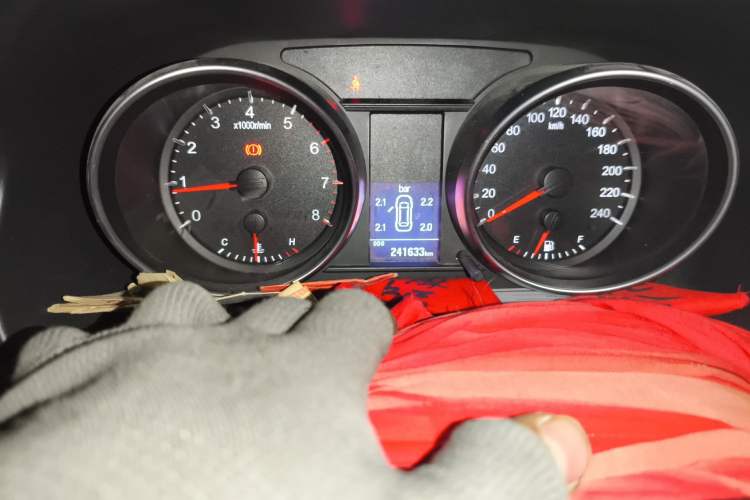 Used Haval H6 2014 Upgraded Model 1.5T Manual Two-Wheel Drive Elite Version Odometer Close Up