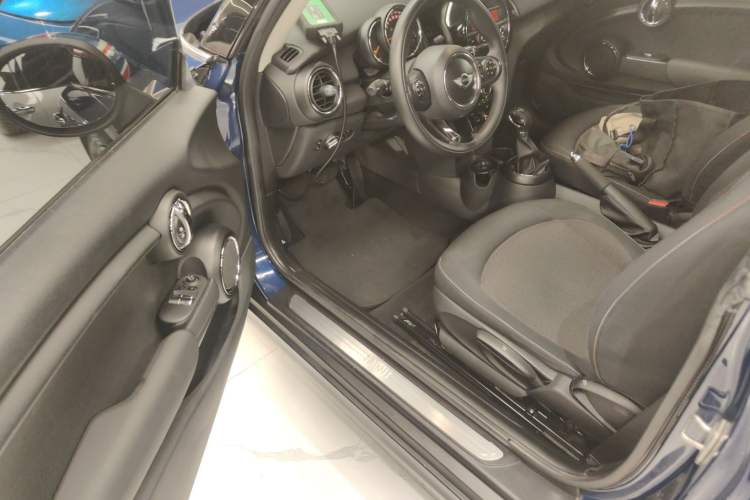 Used MINI 2014 1.2T ONE+ Driver Seat