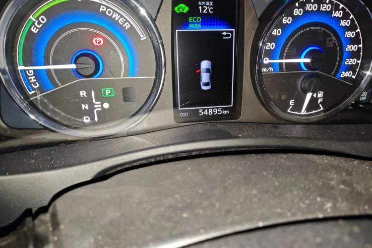 Used Toyota Corolla 2017 Revised Dual-Engine 1.8L E-CVT Leading Edition Odometer Close Up