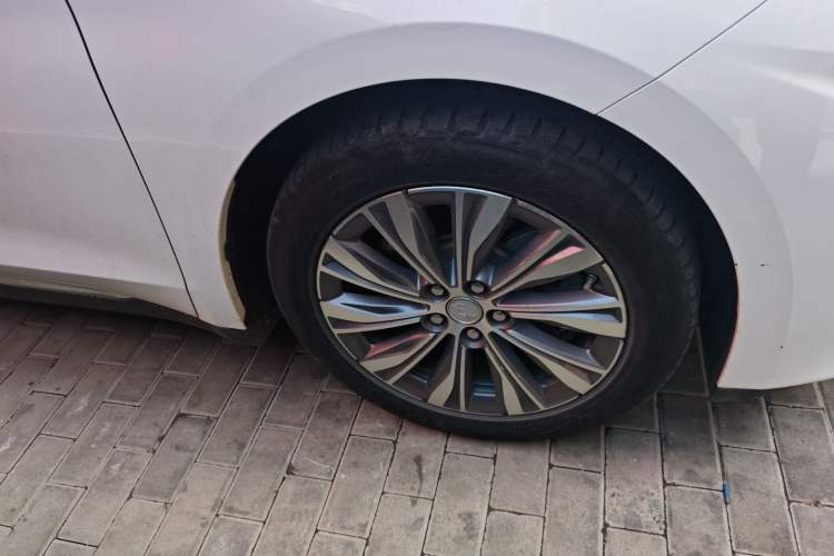 Used Hongqi E-QM5 2022 431 km Charge & Enjoy Edition Right Front Wheel Hub