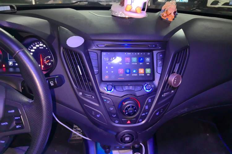 Used Hyundai Veloster 2015 1.6T Automatic Luxury Edition Audio And AC Panel