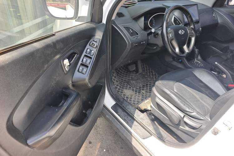 Used Hyundai ix35 2015 2.0L Automatic 2WD Smart Version China V Standard Driver Seat