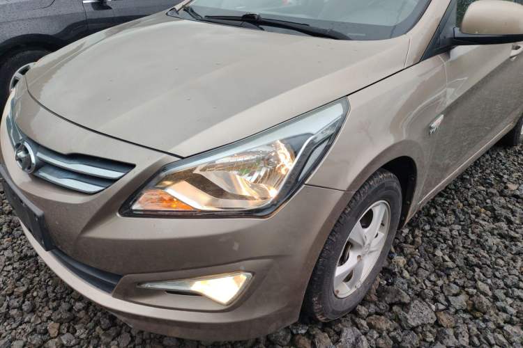 Used Hyundai Verna (older generation) 2014 1.4L Manual Smart GLS Trim Left Front Headlight
