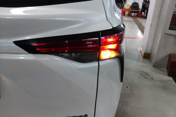 Used Toyota Granvia 2023 2.5L Hybrid Prestige PLUS Edition Right Rear Taillight