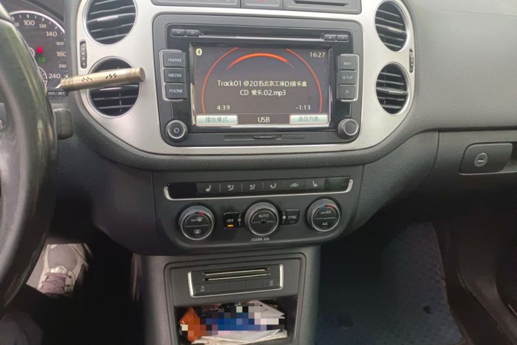 Used Volkswagen Tiguan 2016 300TSI Automatic Two-Wheel Drive Luxury Edition Audio And AC Panel