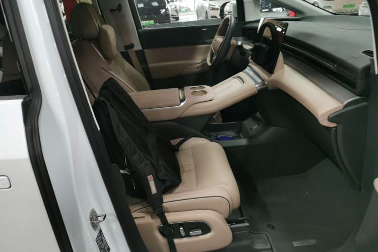 Used XPeng X9 2025 740 Ultra-Long Range Max