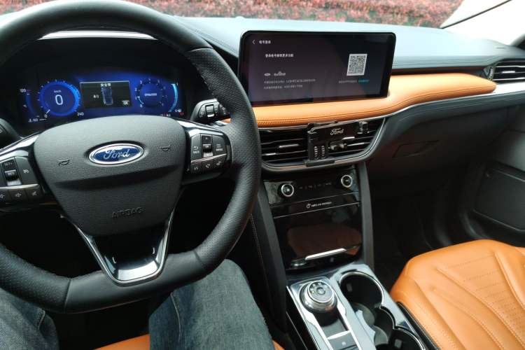 Used Ford Escape 2020 EcoBoost 245 Four-Wheel Drive Luxury Edition Audio And AC Panel