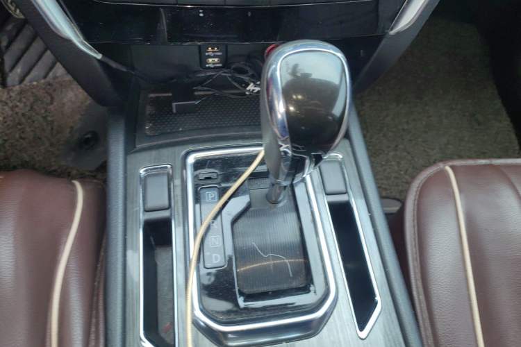 Used Venucia T90 2017 2.0L CVT Smart Edition Gear Lever