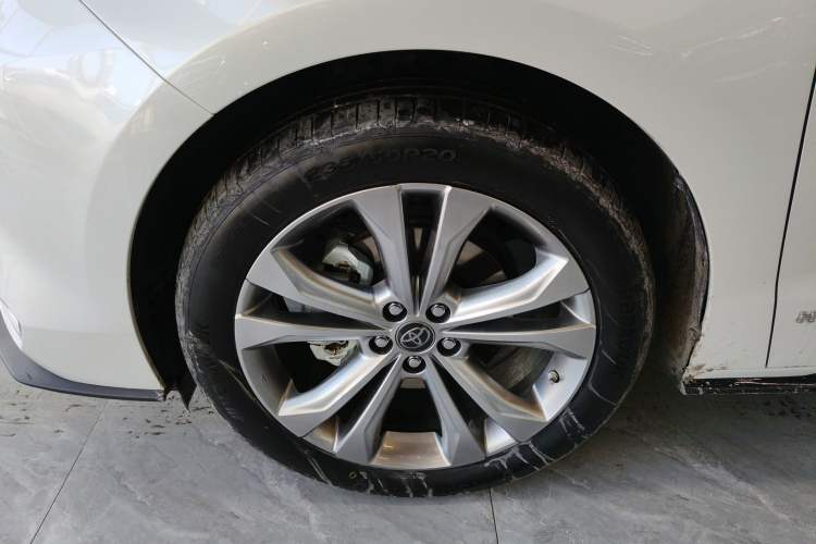 Used Toyota Sienna 2023 2.5L Hybrid Deluxe Edition
