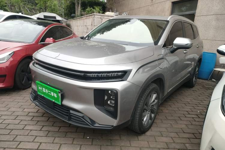 Used Livan 9 2023 470 km Leading Edition