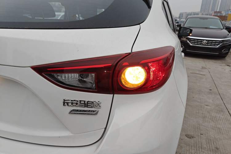 Used Mazda Mazda 3 Axela 2017 Hatchback 1.5L Automatic Comfort Model Emission Standard China V