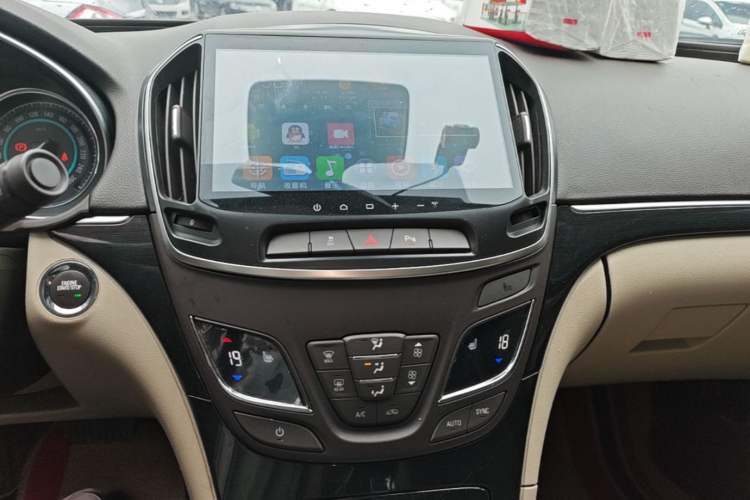 Used Buick Regal 2015 2.0L Elite Fashion Edition Audio And AC Panel