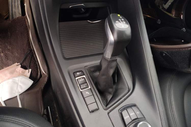 Used BMW X1 2016 sDrive18Li Premium Edition Gear Lever
