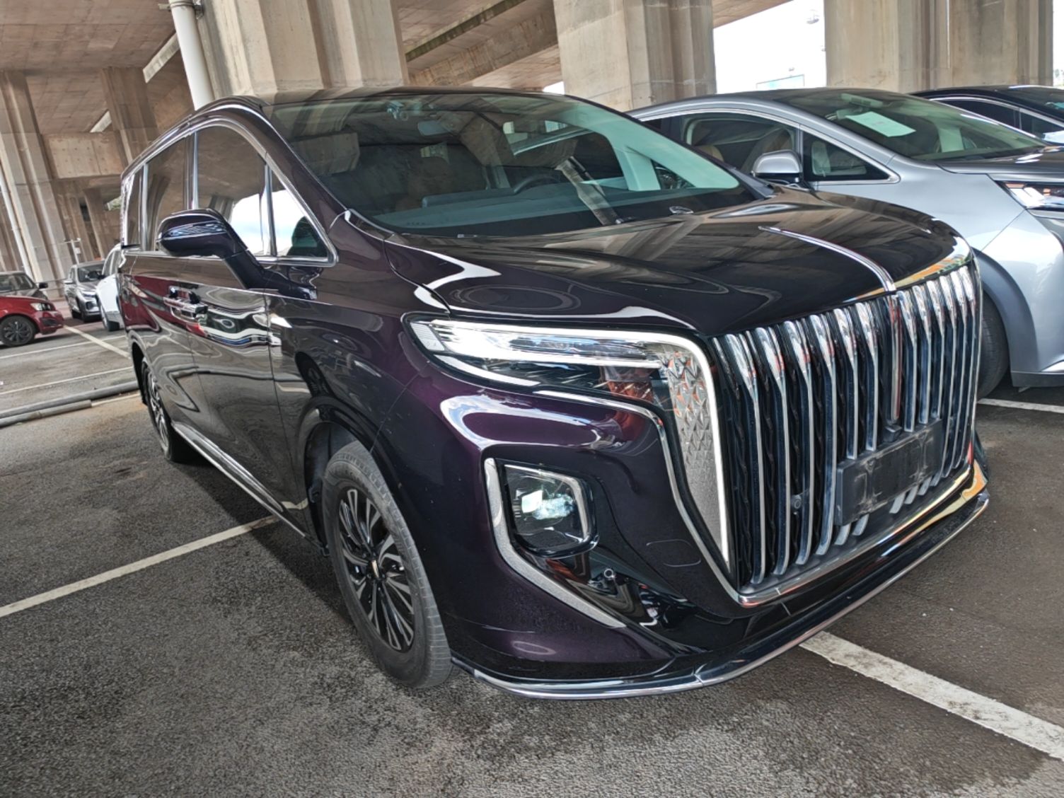 Hongqi HQ9 PHEV 2024 2.0T Four-Wheel Drive Business Edition — снимка 3