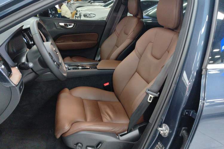 Used Volvo XC60 2024 B5 4x4 Smart Luxury Edition