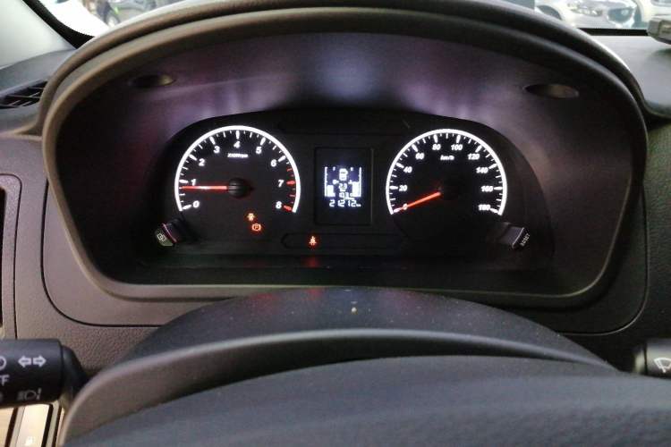 Used FORTHING Lingzhi PLUS 2022 Travel Edition 2.0L Manual Luxury Version 7 Seats
