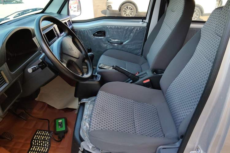 Used Wuling Zhiguang 2023 1.5L Practical Version 5/7 Seats Left Front Seat