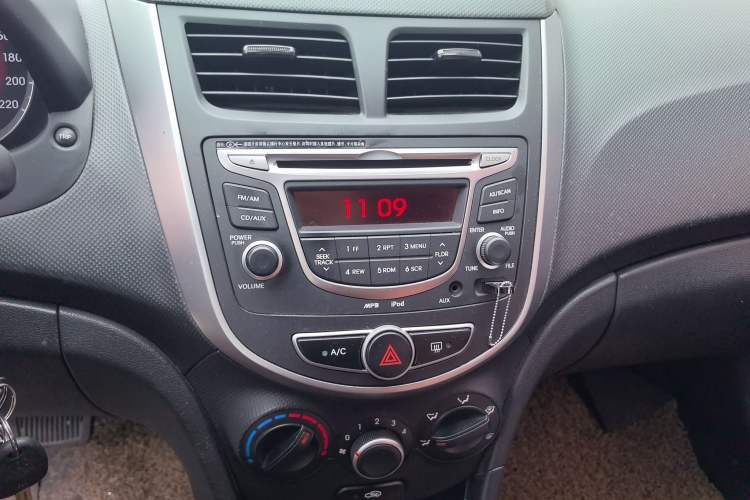 Used Hyundai Verna Ray 2016 1.4L Automatic Leading-Edge GLX