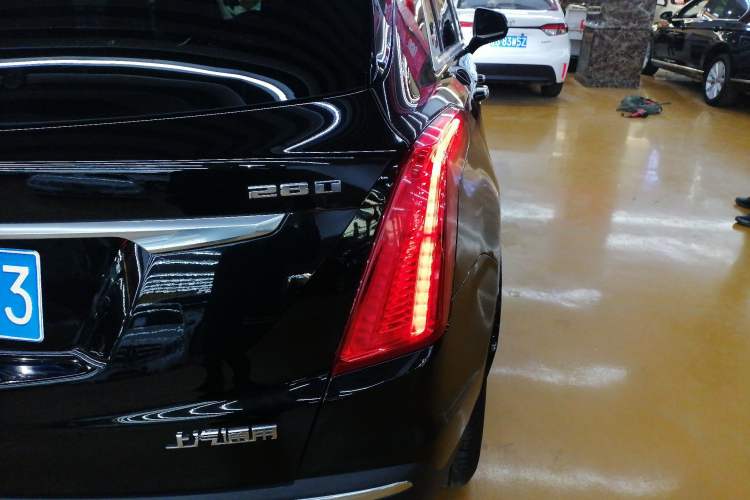 Used Cadillac XT5 2017 Anniversary Edition 28T Four-Wheel Drive Luxury Model