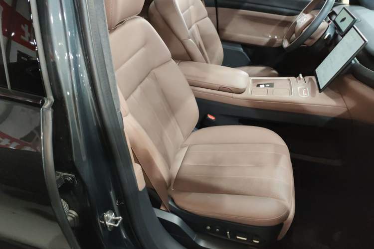 Used Nio ES8 2023 75 kWh Executive Edition
