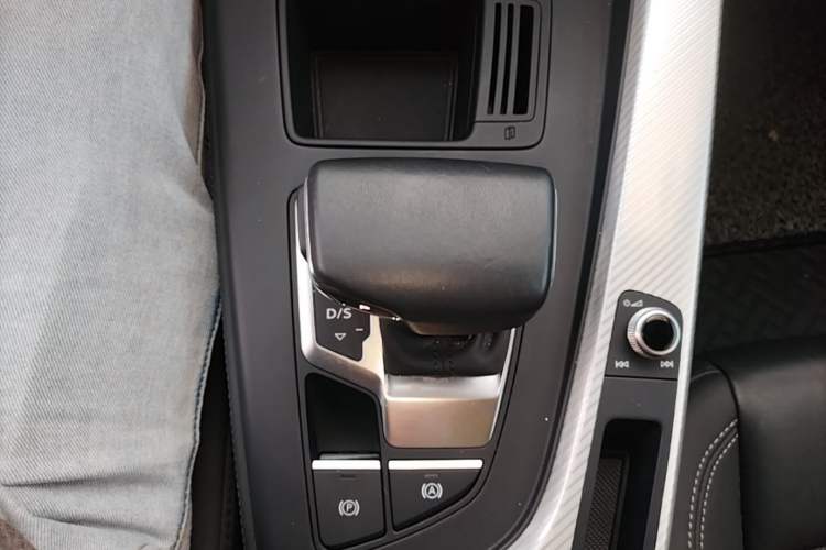 Used Audi A4L 2020 40 TFSI Fashionable and Elegant Model
