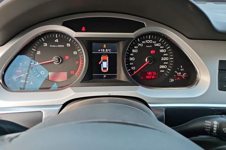 Used Audi A6L 2011 2.0 TFSI Automatic Standard Edition Odometer Close Up