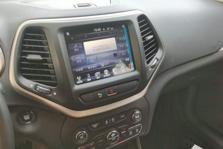 Used Jeep Cherokee 2016 2.4L Professional Smart Version Audio And AC Panel