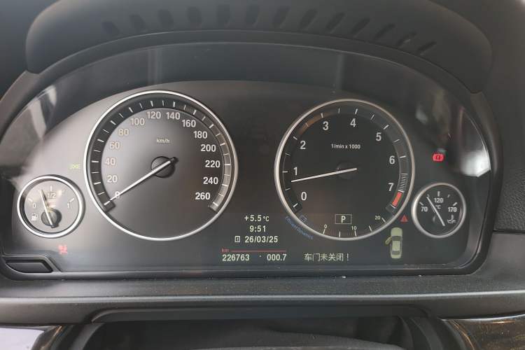 Used BMW 5 Series 2013 525Li Leading Model
