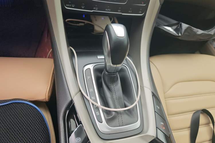 Used Ford Mondeo 2013 2.0L GTDi 200 Luxury Model Gear Lever