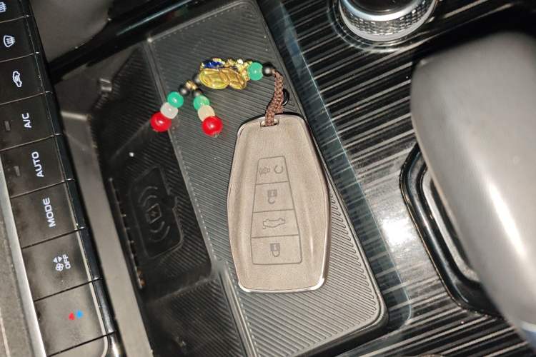 Used Geely Auto Monjaro L 2024 2.0TD High-Power Automatic Two-Wheel Drive Yunqi Version Vehicle Key