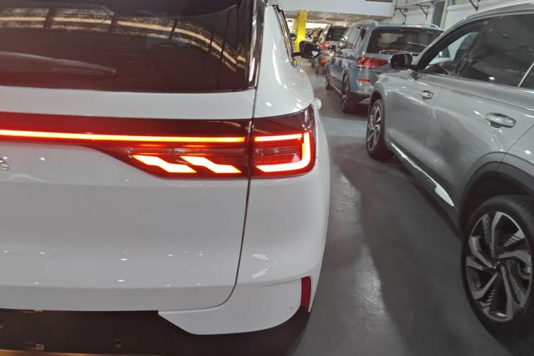 Used Dongfeng Aeolus Huge 2022 Mach Power 1.5T DareDrive Edition · Smart Right Rear Taillight