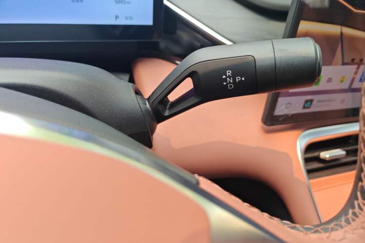 Used Geely Galaxy L6 2025 EM-i 140km Starship Edition Gear Lever