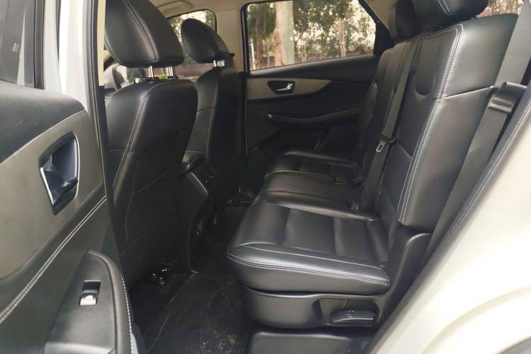 Used Dongfeng Fengon S560 2019 1.8L Manual Urban Model
