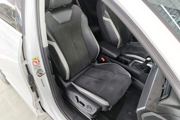 Used Audi Q3 2020 35 TFSI Ambition Dynamic Edition Right Front Seat