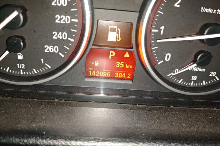 Used BMW X1 2012 sDrive18i Luxury Model Odometer Close Up