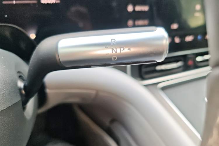 Used Hima AITO M9 2024 Range-Extended Ultra Version 42 kWh 6-Seater Model Gear Lever