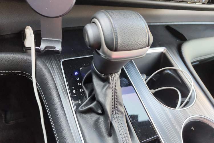 Used Toyota SIENNA 2021 2.5L Hybrid Premium Edition Gear Lever