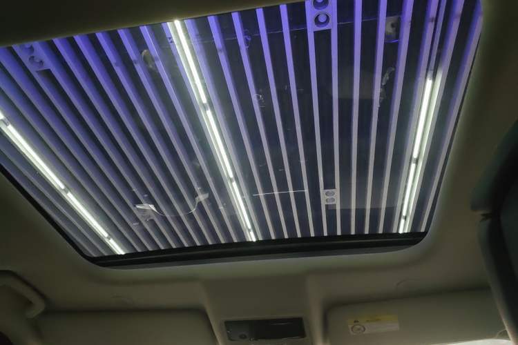 Used Land Rover Discovery 2021 360 PS R-Dynamic HSE Headliner