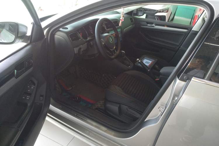 Used Volkswagen Sagitar 2018 280TSI DSG Comfort Model Driver Seat