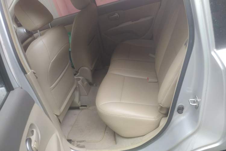 Used Nissan Livina 2010 Jingyue Edition 1.6L Automatic All-in-One Model
