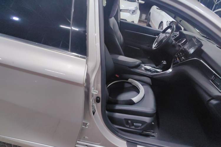 Used Toyota Camry 2021 2.0G Luxury Edition
