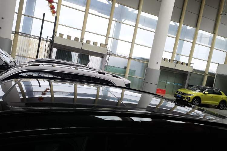 Used Lynk & Co 08 EM-P 2025 220 km All-Wheel-Drive Performance Halo
