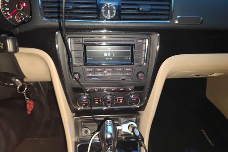 Used Volkswagen Passat 2014 1.8TSI DSG Prestige Edition Audio And AC Panel