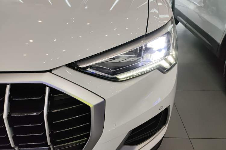 Used Audi Q3 2019 40 TFSI Fashionable and Elegant Model