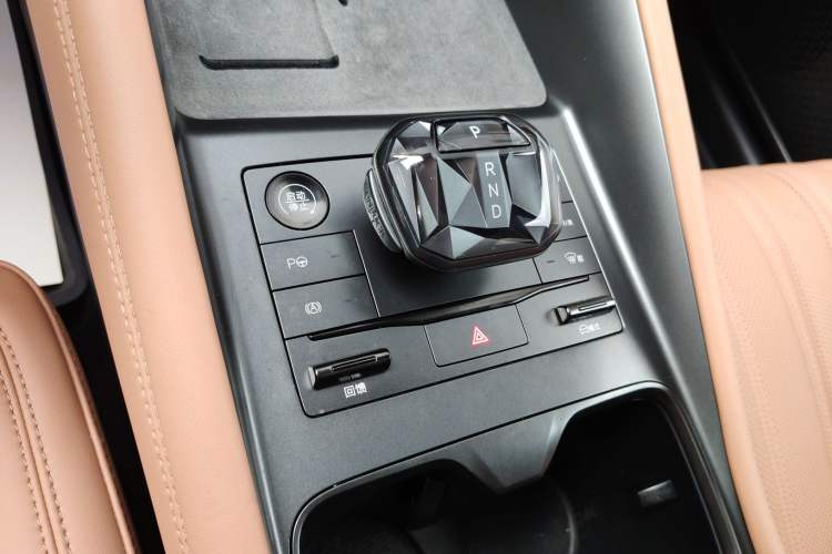 Used BYD Song L EV 2025 Intelligent Driving Version 662 km LiDAR Excellence Edition Gear Lever