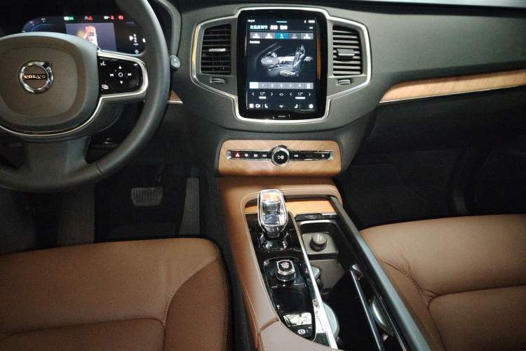 Used Volvo XC90 2024 B5 SmartDrive Luxury Edition 7-Seater
