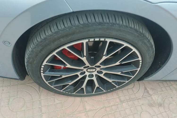 Used Geely Galaxy E8 2025 620 km All-Wheel Drive Starship LiDAR-Enabled Intelligent Driving Version Exterior 4