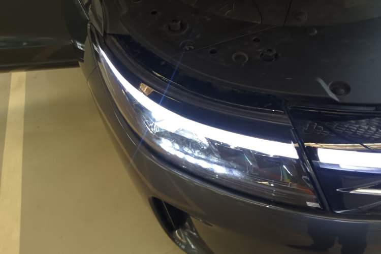 Used Hima AITO M7 2022 1.5T Four-Wheel Drive Luxury Edition Right Front Headlight