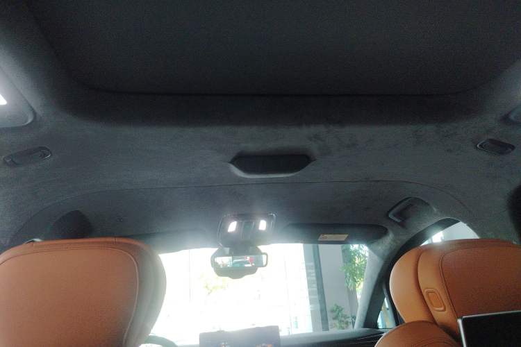 Used Geely Galaxy LEVC L380 2024 140-Degree 6-Seater All-Wheel-Drive Ultra Headliner