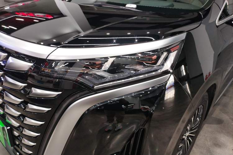 Used Denza D9 2024 DM-i 980 Four-Wheel Drive Prestige Model
